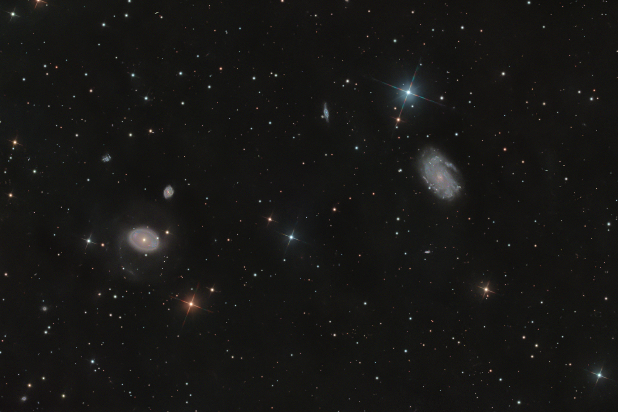 Holm 345 ist eine Galaxiengruppe im Sternbild Herkules, bestehend aus mehreren miteinander interagierenden Galaxien. Sie ist Teil eines größeren Galaxienhaufens und liegt Hunderte Millionen Lichtjahre von der Erde entfernt.